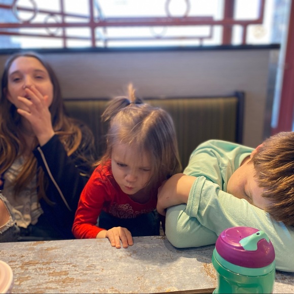 Meet your Posher, Krickett - Picture 2 of 2